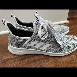 BN Never worn Women’s Adidas Cloudform Sneakers Size 9